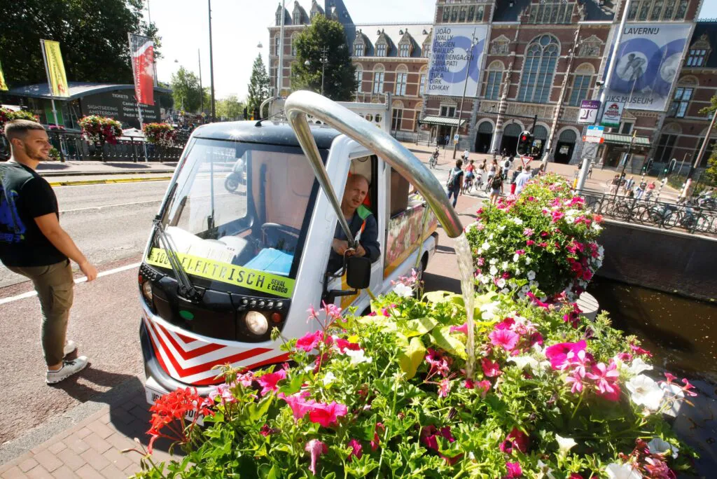 Elektrische bloemengieter Seval e Cargo en Oase lease